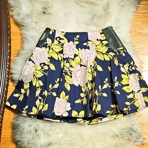 Rag and Bone Soft lamb Skin leather flower skirt.🥰